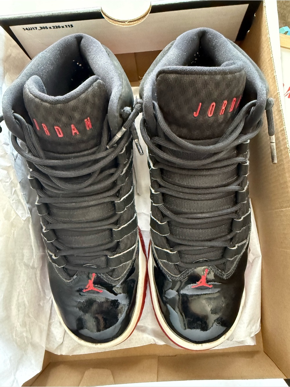 Nike Jordan Max Aura GS Black Gym Red White Youth 7Y Women’s 8.5 With Box